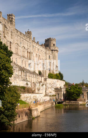 Royaume-uni, Angleterre, dans le Warwickshire, le château de Warwick et de l'usine à côté de la rivière Avon Banque D'Images