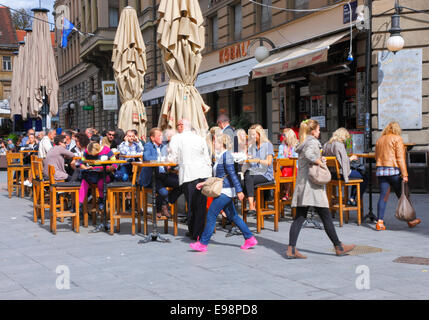 Zagreb - café Preradovic square (carré de fleurs) Banque D'Images