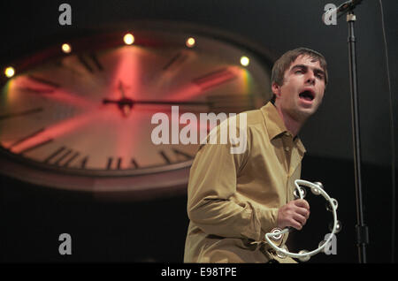 Liam Gallagher et Oasis à Aberdeen, en Écosse, en 1997. Banque D'Images