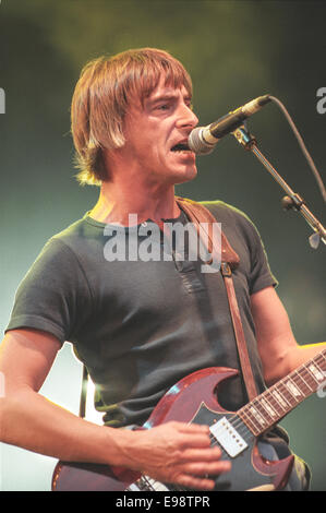 Paul Weller apparaît sur scène dans 'T dans le Parc' music festival, en Ecosse, en 1997. Banque D'Images