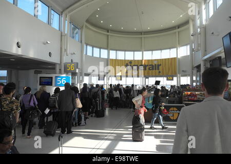 Sydney Kingsford Smith Airport Terminal 2 et tigerair porte de départ dans la distance Banque D'Images