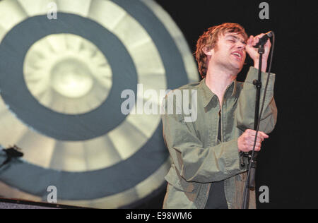 Damon Albarn et Blur à 'T dans le Parc' music festival, en Ecosse, en 1999. Banque D'Images