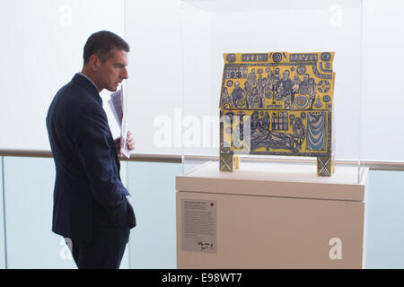 Londres, Royaume-Uni. 22 octobre, 2014. Grayson Perry-'Qui êtes-vous ?'-National Portrait Gallery, London Crédit : Mark Thomas/Alamy Live News Banque D'Images