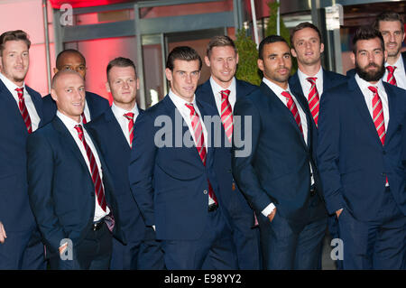 L'Association de football du Pays de Galles, 2014 Dîner de remise des Prix St David's Hotel, Cardiff. Gareth Bale et ses coéquipiers de l'équipe galloise. Banque D'Images