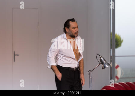 Maxim Gorki's play 'Vassa Zheleznova' a été au programme de la Schauspielhaus de Hambourg le 17 octobre 2014. Markus John joue Sergej Petrowitsch. A été Directeur Dieter Giesing. Banque D'Images