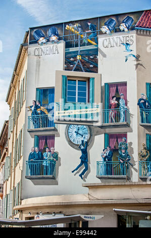 Peinture murale Cinéma Cannes a propos de stars de cinéma dans la ville de Cannes, French Riviera, Côte d'Azur, Alpes-Maritimes, France Banque D'Images
