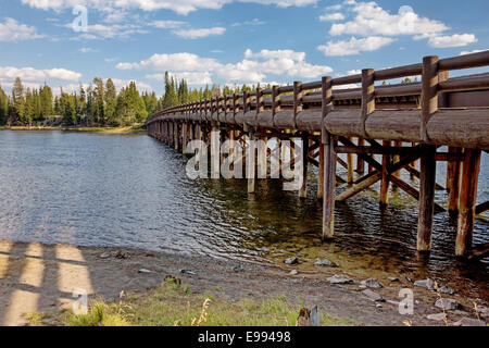 Pont de pêche dans le Parc National de Yellowstone, Wyoming, USA Banque D'Images