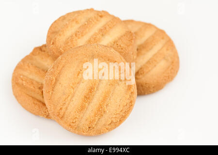 Un ensemble de produits frais, biscuits maison située sur un fond blanc. Banque D'Images