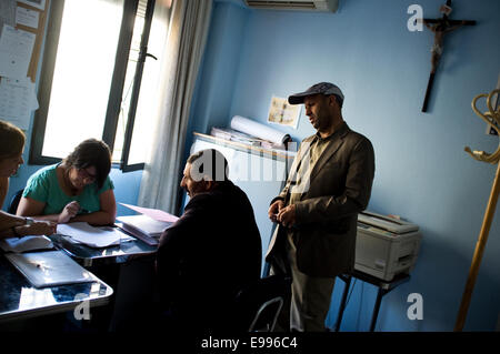 Les immigrants temporaires viennent à Valdepeñas, Ciudad Real, Espagne, de travailler en vendanges. Ils vivent dans de mauvaises conditions et rendez-co Banque D'Images