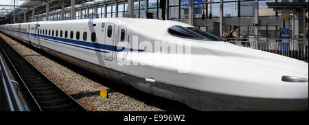 - Le train Shinkansen, le Japon. Banque D'Images