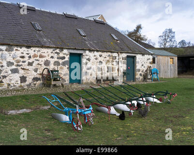 Dh Highland Folk Museum NEWTONMORE INVERNESSSHIRE sillon unique ferme traditionnelle charrues cheval Banque D'Images