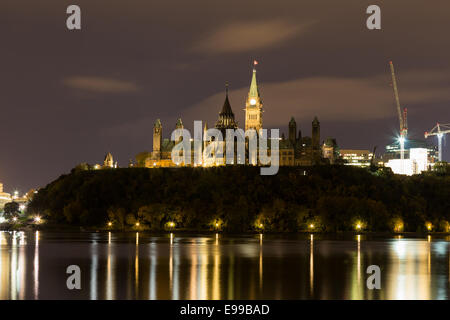 La colline du Parlement à Ottawa dans la nuit avec copie espace Banque D'Images