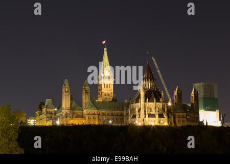 La colline du Parlement à Ottawa dans la nuit avec copie espace Banque D'Images