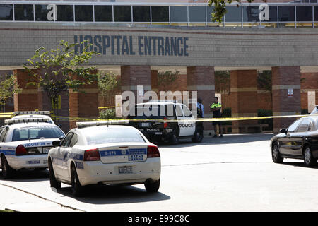 Houston. 22 octobre, 2014. Photo prise le 22 octobre 2014 montre la vue extérieure de l'emplacement d'une fusillade à l'Hôpital Général Ben Taub à Houston, Texas, aux États-Unis. Un homme et une femme ont été tués dans la fusillade qui s'est passé le jeudi à la clinique externe de pharmacie de l'hôpital, selon la police. Credit : Chanson Qiong/Xinhua/Alamy Live News Banque D'Images