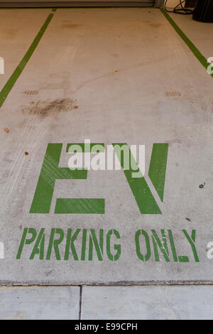 Place de stationnement désignée Véhicule électrique - USA Banque D'Images