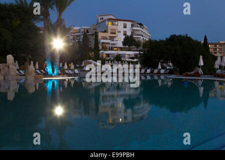 Piscine de l'Hôtel Coral Beach et Spar Chypre. Banque D'Images