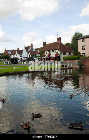 La Canardière sur village vert dans Finchingfield à Manchester - Royaume-Uni Banque D'Images