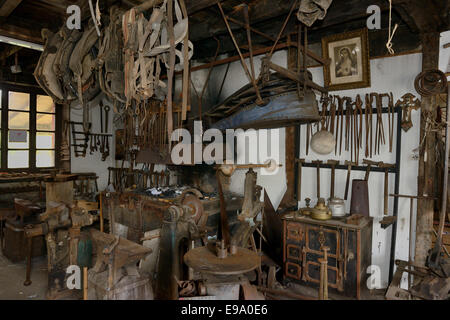 France, Pyrénées Atlantiques, Pays Basque, La Bastide-Clairence, ancien atelier de forgeron Banque D'Images