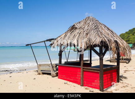 Bar sur la plage couverte de sable après la tempête Banque D'Images