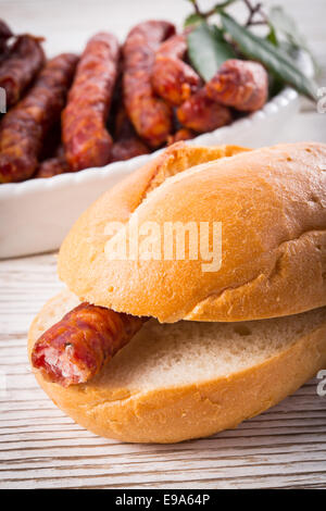 Frankfurterki au monde connu et aimé les saucisses fines Banque D'Images