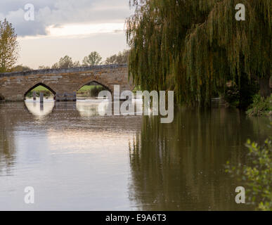 Plus de Newbridge Tamise pont ancien Banque D'Images