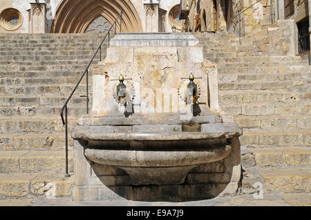 Escaliers, fontaine, Tarragone, Espagne Banque D'Images