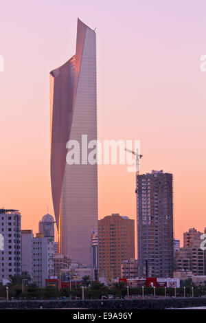 Koweït Cityscape at sunset, Golfe persique, le Koweït Banque D'Images