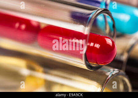 Les capsules in test tube Banque D'Images