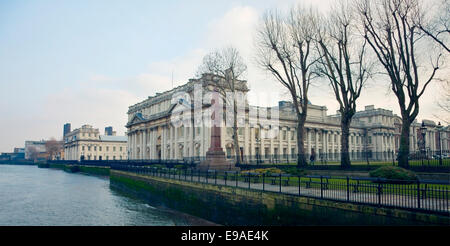 Une vue panoramique de la vue au bord de l'Old Royal Naval College à Greenwich, London, UK. Banque D'Images