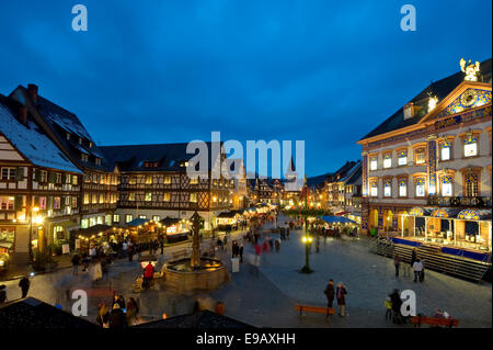 Marché de Noël au crépuscule, Gengenbach, Ortenau, Forêt-Noire, Bade-Wurtemberg, Allemagne Banque D'Images