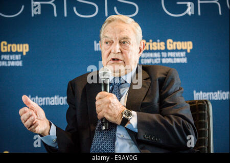 Bruxelles, Bxl, Belgique. 23 Oct, 2014. Le milliardaire philanthrope américain né hongrois et président du Soros Fund Management LLC George Soros donne un discours lors de la réunion du Groupe international de crise pour prévenir les conflits de travail dans le monde à Bruxelles, Belgique le 23.10.2014 par Wiktor Dabkowski Wiktor Dabkowski/crédit : ZUMA Wire/Alamy Live News Banque D'Images