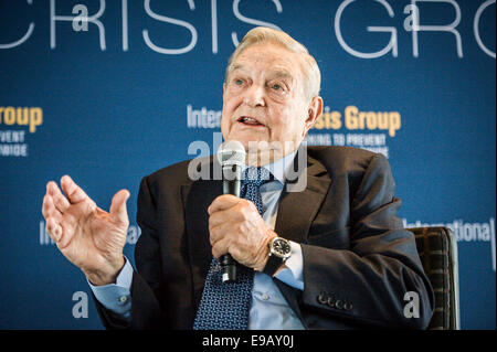 Bruxelles, Bxl, Belgique. 23 Oct, 2014. Le milliardaire philanthrope américain né hongrois et président du Soros Fund Management LLC George Soros donne un discours lors de la réunion du Groupe international de crise pour prévenir les conflits de travail dans le monde à Bruxelles, Belgique le 23.10.2014 par Wiktor Dabkowski Wiktor Dabkowski/crédit : ZUMA Wire/Alamy Live News Banque D'Images