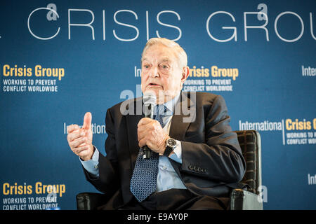 Bruxelles, Bxl, Belgique. 23 Oct, 2014. Le milliardaire philanthrope américain né hongrois et président du Soros Fund Management LLC George Soros donne un discours lors de la réunion du Groupe international de crise pour prévenir les conflits de travail dans le monde à Bruxelles, Belgique le 23.10.2014 par Wiktor Dabkowski Wiktor Dabkowski/crédit : ZUMA Wire/Alamy Live News Banque D'Images