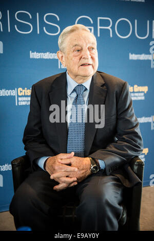 Bruxelles, Bxl, Belgique. 23 Oct, 2014. Le milliardaire philanthrope américain né hongrois et président du Soros Fund Management LLC George Soros donne un discours lors de la réunion du Groupe international de crise pour prévenir les conflits de travail dans le monde à Bruxelles, Belgique le 23.10.2014 par Wiktor Dabkowski Wiktor Dabkowski/crédit : ZUMA Wire/Alamy Live News Banque D'Images