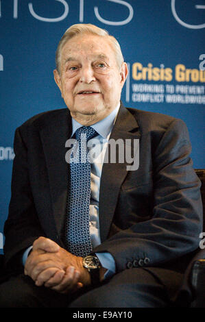 Bruxelles, Bxl, Belgique. 23 Oct, 2014. Le milliardaire philanthrope américain né hongrois et président du Soros Fund Management LLC George Soros donne un discours lors de la réunion du Groupe international de crise pour prévenir les conflits de travail dans le monde à Bruxelles, Belgique le 23.10.2014 par Wiktor Dabkowski Wiktor Dabkowski/crédit : ZUMA Wire/Alamy Live News Banque D'Images