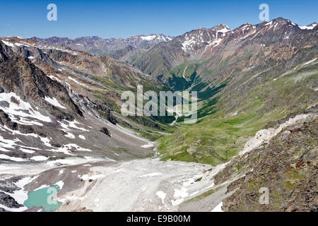 Vue depuis la montagne en Grafscharte Pfossen la vallée, au-dessus du sentier de haute montagne de Merano et Eishof Mountain, Alto Adige Banque D'Images