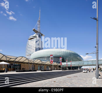 Chambre climatique Bremerhaven 8° Exposition de l'Est, derrière l'hôtel Atlantic Sail City, a quitté le centre commercial Mediterraneo Banque D'Images