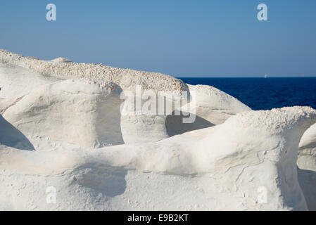 Sculptures en grès de plage de sarakiniko à Milos Grèce Banque D'Images