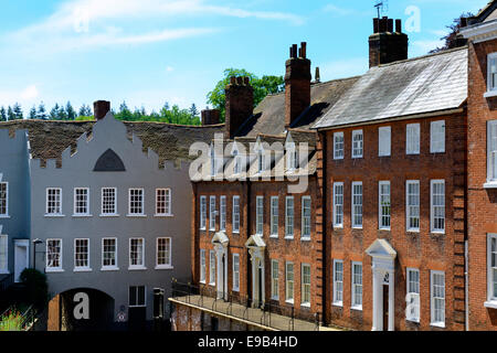 Le 13ème siècle rue large et d'une large porte, la seule porte médiévale, Ludlow, Shropshire, Angleterre, Royaume-Uni. Eur Banque D'Images