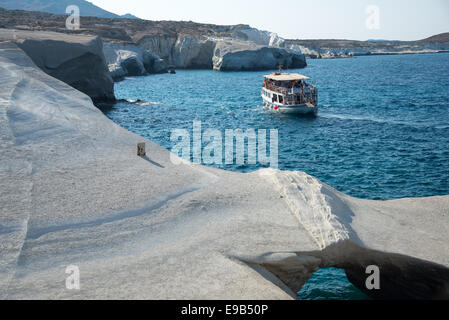 Sculptures en grès au célèbre plage de sarakiniko à Milos en Grèce Banque D'Images