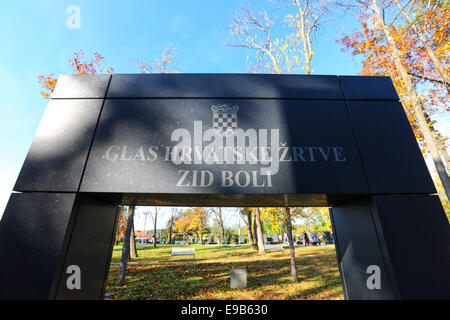 Zagreb Mirogoj cemetery - Mur de douleur (ZID) boli - Dusan Dzamonja Banque D'Images