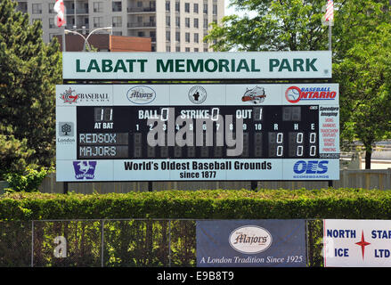 Des images d'un match de baseball à la Labatt Memorial Park à London, Ontario. Banque D'Images