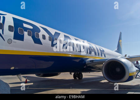 Un avion de Ryanair à l'aéroport de Murcia Banque D'Images