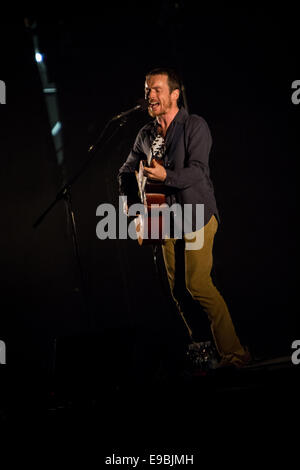 Milan Italie. 23 octobre 2014. Le chanteur/compositeur irlandais Damien Rice effectue live au Théâtre Ciak4linéaire Crédit : Rodolfo Sassano/Alamy Live News Banque D'Images