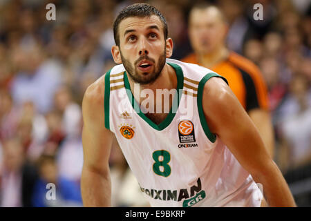 Munich, Allemagne. 23 Oct, 2014. Vladimir Jankovic (Nr. Panathinaikos Athènes, 8) en mode portrait. FC Bayern Munich vs Panathinaikos Athènes. Dpa : Crédit photo alliance/Alamy Live News Banque D'Images