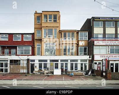 Une des images de la série "Prom' plaisir par Mark Reeves, les photos à la découverte de la nouvelle promenade de réaménagement à Blackpool Banque D'Images