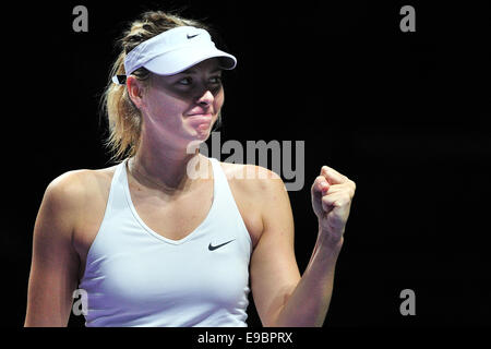 Singapour. 24 Oct, 2014. La Russie célèbre la victoire de Maria Sharapova après avoir remporté le groupe blanc round robin match contre Pologne Agnieszka Radwanska est à la WTA finale au Singapore Indoor Stadium, le 24 octobre 2014. Maria Sharapova a gagné 2-1. Credit : Puis Chih Wey/Xinhua/Alamy Live News Banque D'Images