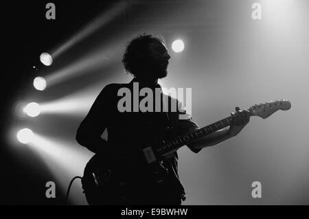 BARCELONA - 16 mai : Le guitariste de Mishima (bande de Catalogne) effectue à Razzmatazz stade. Banque D'Images