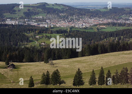 Vue sur La Chaux de Fonds à partir de la Vue des Alpes, Tête de Ran, Canton de Neuchâtel Neuchâtel, Suisse - Neuchâtel, Suisse Banque D'Images