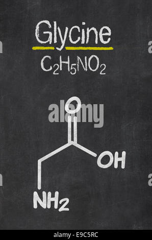 Tableau noir avec la formule chimique de la glycine Banque D'Images